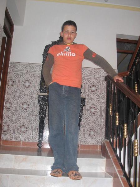 yassin  dans la  maison